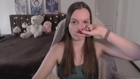 little__flowers online show from November 11, 2025, 9:31 am