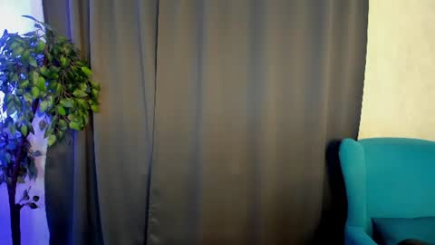 Snapshot of little__isabel chatting on June 18, 2026, 8:03 am Isabel online show from June 18, 2026, 8:03 am