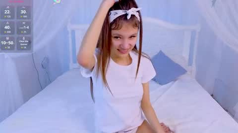 Snapshot of little__lunaa chatting on May 4, 2026, 10:55 am online show from May 4, 2026, 10:55 am