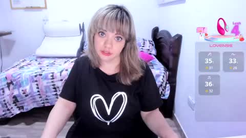Snapshot of little_angely chatting on June 3, 2026, 11:54 pm Angely online show from June 3, 2026, 11:54 pm