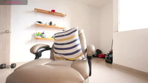 Snapshot of little_bear00 chatting on June 15, 2026, 1:02 pm Little bear - give my room a like thanks. online show from June 15, 2026, 1:02 pm
