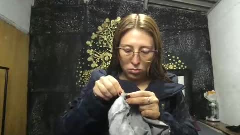 Snapshot of little_devil_diablita90 chatting on May 17, 2026, 10:50 pm Diablita online show from May 17, 2026, 10:50 pm