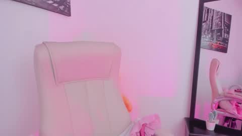 Help me reach 100 likes online show from February 19, 2025, 7:38 pm