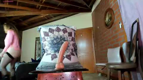 Izzi online show from February 19, 2025, 8:41 pm