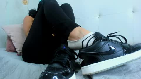 Snapshot of little_jenni chatting on April 29, 2026, 1:04 pm online show from April 29, 2026, 1:04 pm