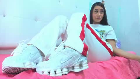 Snapshot of little_jenni chatting on July 10, 2026, 1:25 pm online show from July 10, 2026, 1:25 pm