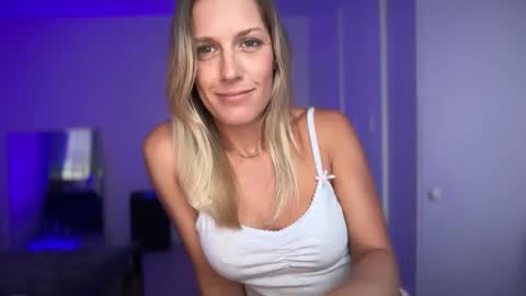Snapshot of little_lies chatting on May 21, 2026, 5:53 pm little lies online show from May 21, 2026, 5:53 pm