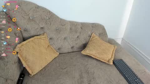 little_melanie online show from February 26, 2025, 8:11 pm