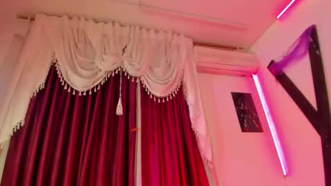 Snapshot of little_nauughty2 chatting on October 31, 2025, 2:07 pm Little Nauughty2 online show from October 31, 2025, 2:07 pm