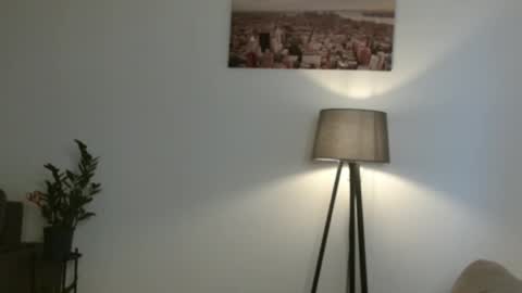 Nicole online show from October 1, 2025, 1:39 pm