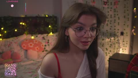 Kiki online show from February 2, 2026, 7:23 pm