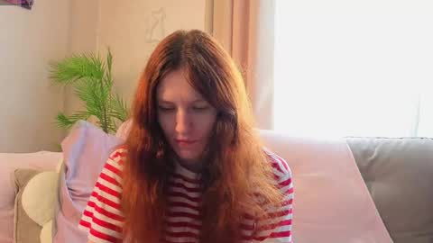 Snapshot of little_red_rosy chatting on June 2, 2026, 4:25 am Rosy online show from June 2, 2026, 4:25 am