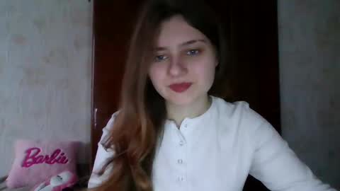 little_shygirl_ online show from January 25, 2025, 7:06 am