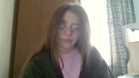 little_shygirl_ online show from March 6, 2025, 12:19 pm