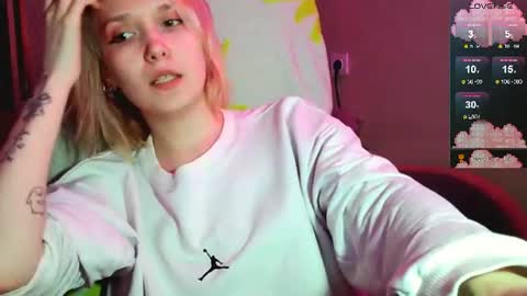 Snapshot of little_sugar_queen chatting on July 16, 2026, 11:55 pm Akin online show from July 16, 2026, 11:55 pm