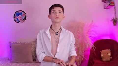 Snapshot of little_twiink chatting on July 12, 2026, 1:57 pm Juan Ferrer online show from July 12, 2026, 1:57 pm
