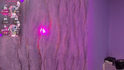 little_valentinaa online show from November 25, 2025, 11:32 am