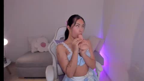 Xiom online show from November 4, 2025, 3:33 pm