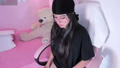 Ari online show from October 3, 2025, 7:11 pm