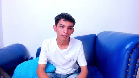 Snapshot of littlecum18 chatting on June 19, 2026, 12:31 pm Pipe online show from June 19, 2026, 12:31 pm