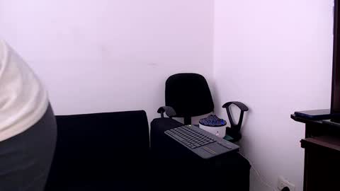 Manu online show from September 15, 2025, 7:58 pm