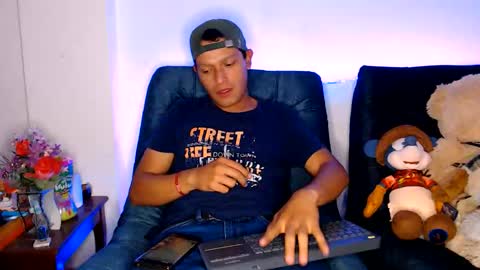 Manu online show from May 18, 2026, 2:51 am