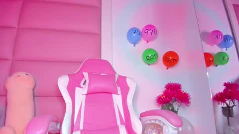 littlee_emma_ online show from February 9, 2025, 6:33 am