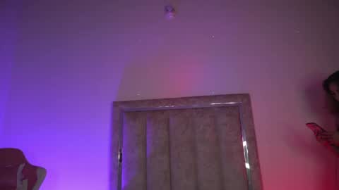 littlee_emma_ online show from April 19, 2026, 12:00 am