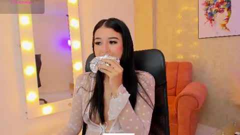 Snapshot of littlee_mia chatting on June 20, 2026, 12:19 pm littlee_mia online show from June 20, 2026, 12:19 pm