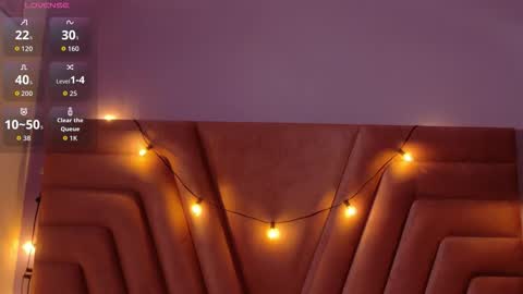 Tania  online show from December 1, 2025, 8:03 pm