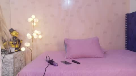 Tania  online show from April 22, 2026, 2:36 am