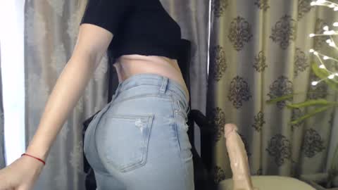 Your little flower  online show from February 12, 2025, 3:16 pm