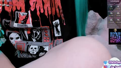 Riza Riri Puff  online show from December 15, 2024, 1:13 am