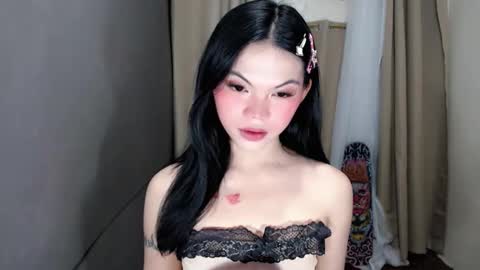 littlelace_ online show from April 18, 2026, 11:16 pm