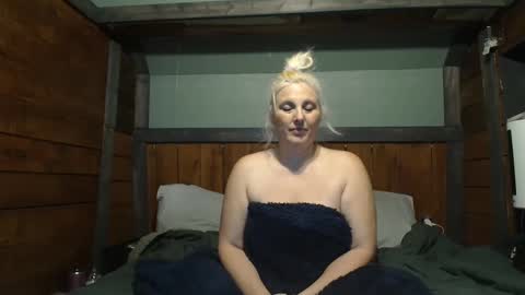 lisanixs online show from February 22, 2025, 3:58 pm