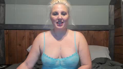 lisanixs online show from March 8, 2025, 3:45 pm