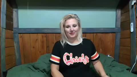 lisanixs online show from October 20, 2025, 12:55 am