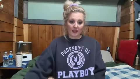 lisanixs online show from February 26, 2026, 5:17 am