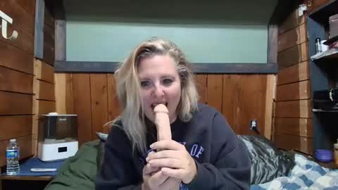 lisanixs online show from March 17, 2026, 8:23 pm