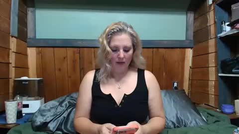 lisanixs online show from April 7, 2026, 4:07 pm