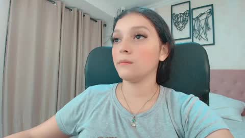 Snapshot of littlemolly_pregnant chatting on May 12, 2026, 1:47 am Sarahs Room online show from May 12, 2026, 1:47 am