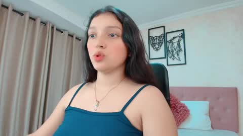 Snapshot of littlemolly_pregnant chatting on June 5, 2026, 11:10 pm Sarahs Room online show from June 5, 2026, 11:10 pm