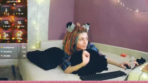 Snapshot of littlepinkcat chatting on December 31, 2024, 3:01 am Felix online show from December 31, 2024, 3:01 am