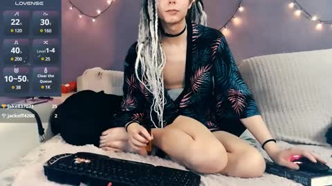 Snapshot of littlepinkcat chatting on February 22, 2025, 12:16 am Felix online show from February 22, 2025, 12:16 am