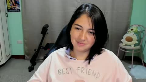 Mia  Wednesday to Sunday 730 am to 1030 am Colombian Hour D online show from October 29, 2025, 4:59 am