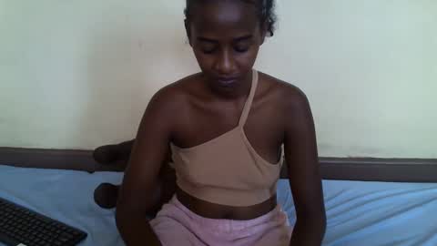 Snapshot of littlesandie chatting on February 17, 2025, 12:05 pm littlesandie online show from February 17, 2025, 12:05 pm