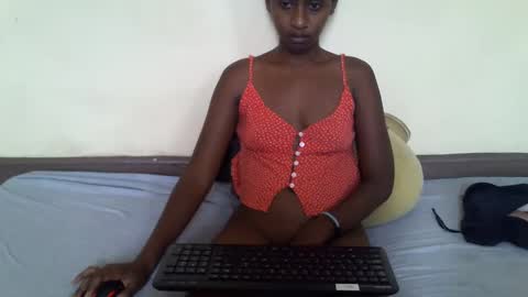 Snapshot of littlesandie chatting on February 21, 2025, 9:45 am littlesandie online show from February 21, 2025, 9:45 am