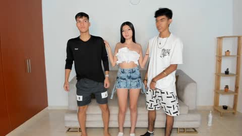 - Eileen - Izzy - Stiven online show from February 4, 2025, 1:38 pm