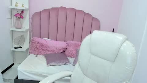  sofii  online show from September 10, 2025, 8:42 pm