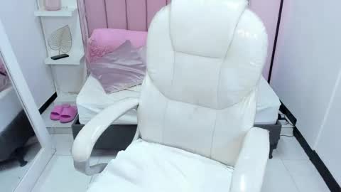  sofii  online show from October 6, 2025, 11:02 pm